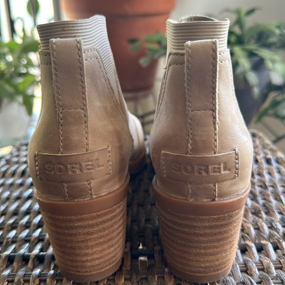 SOREL WOMEN'S CATE CHELSEA LEATHER BOOTIE SIZE 6 - Picture 2 of 8